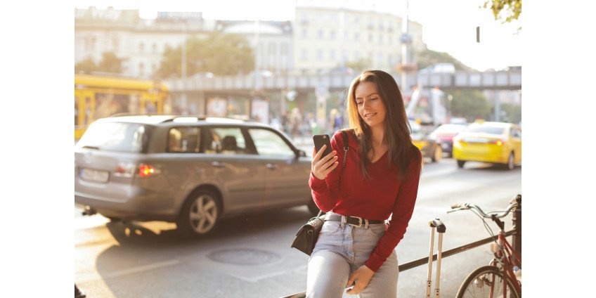 Comparing eSIM vs. SIM Cards for International Travel: Which is Right for You?