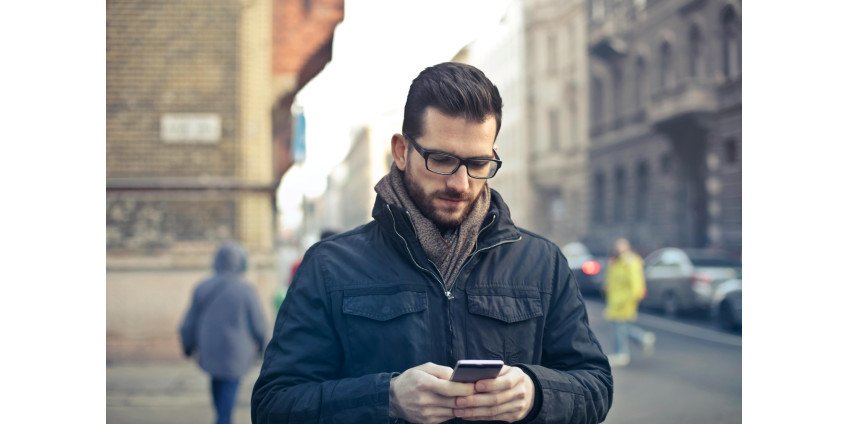 The Pros and Cons of Using eSIMs vs. Traditional SIM Cards for European Travel