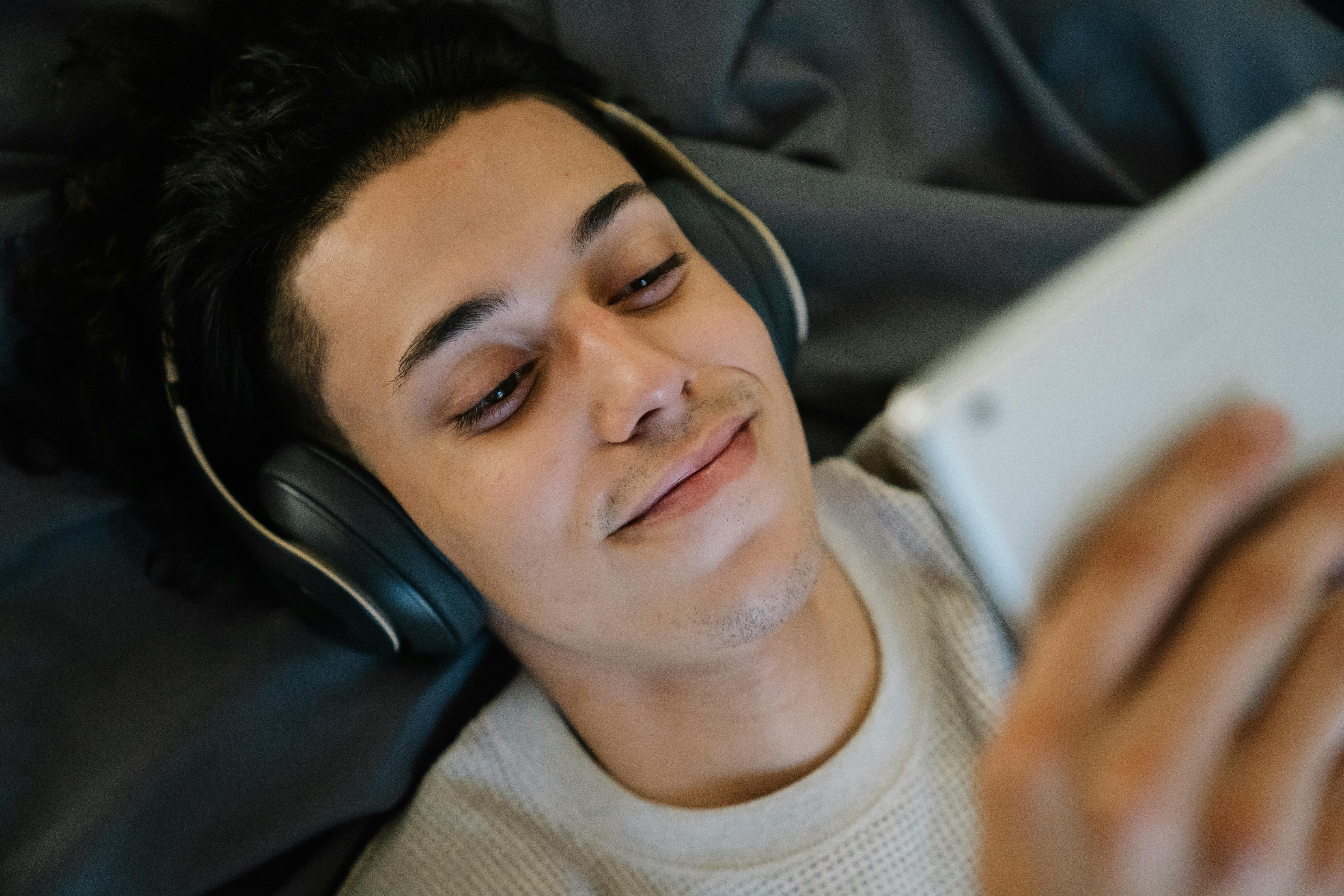 Traveller using a smartphone for international mobile connectivity